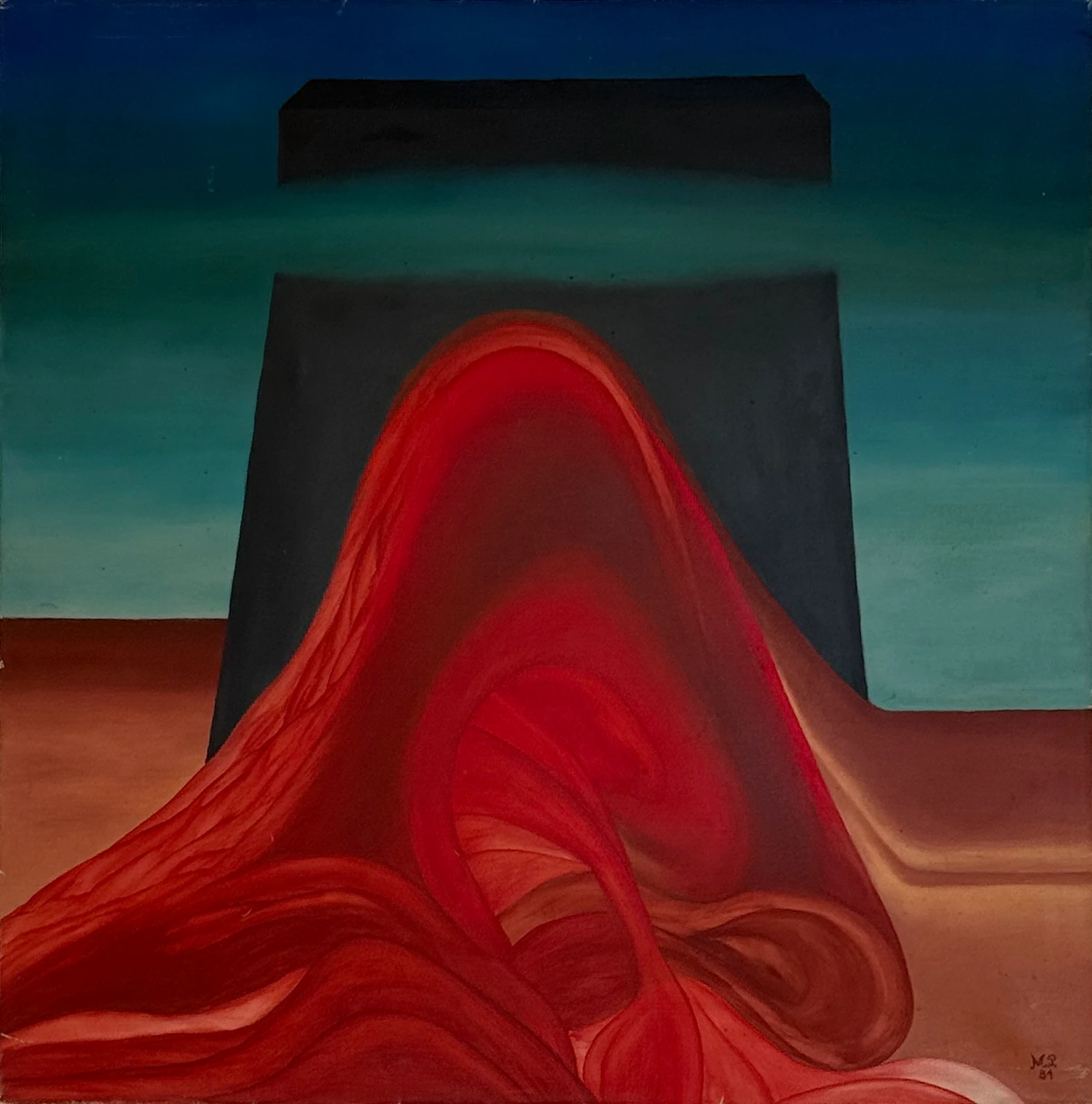 Ein roter Hügel trifft auf dunkelblaue Blöcke. Landschaft und geometrische Konstruktion überlagern sich.
